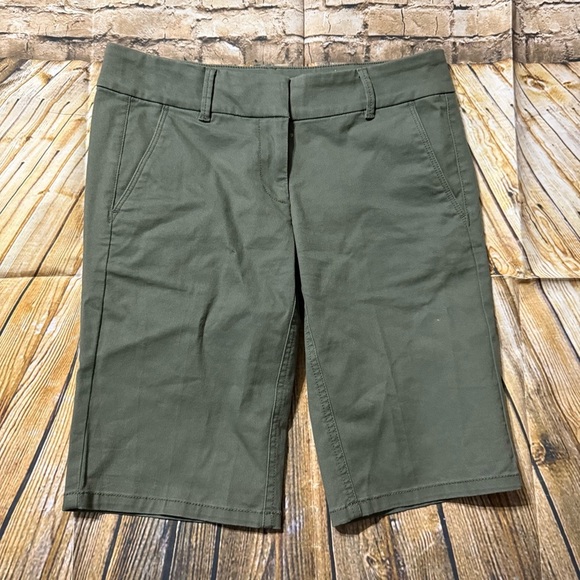 LOFT Green Cotton Stretch Bermuda Roll Shorts - Picture 1 of 4